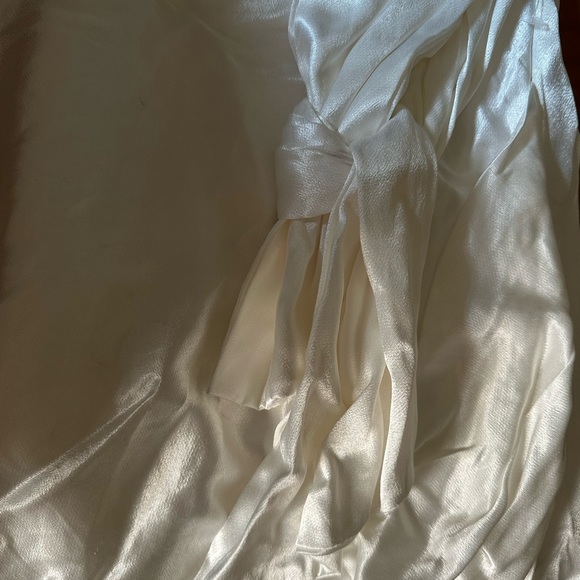 Elliatt Saronic One-Shoulder White Mini Dress Size Medium - Picture 5 of 5